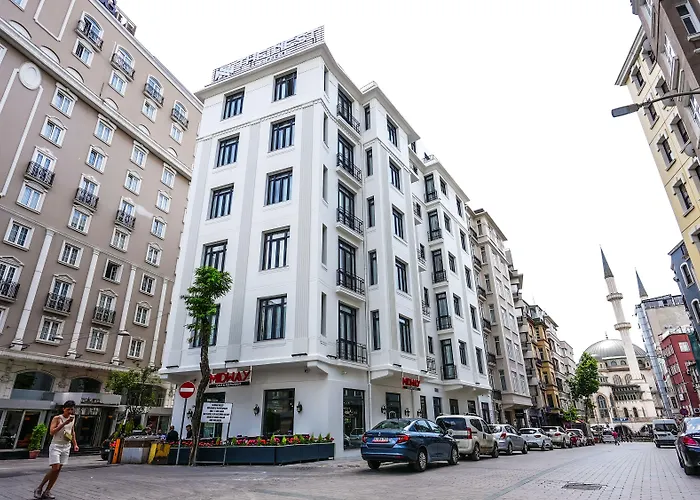 The Nest Szálloda 4*