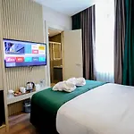 Hotel The Nest 4*